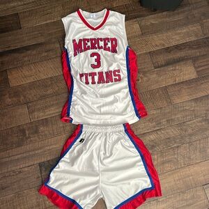 Russell highschool men’s basketball uniform size M